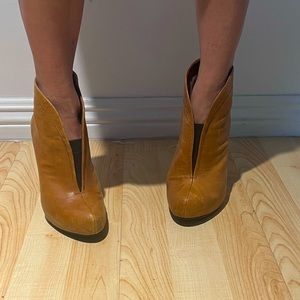 cutest camel leather booties!